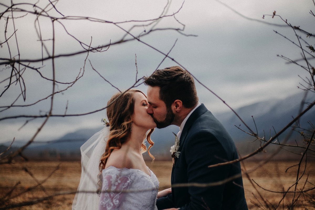 Honeymoon Photography Cades Cove Photographers In Gatlinburg Pigeon Forge Townsend Photographer Wedding Pictures Tennessee