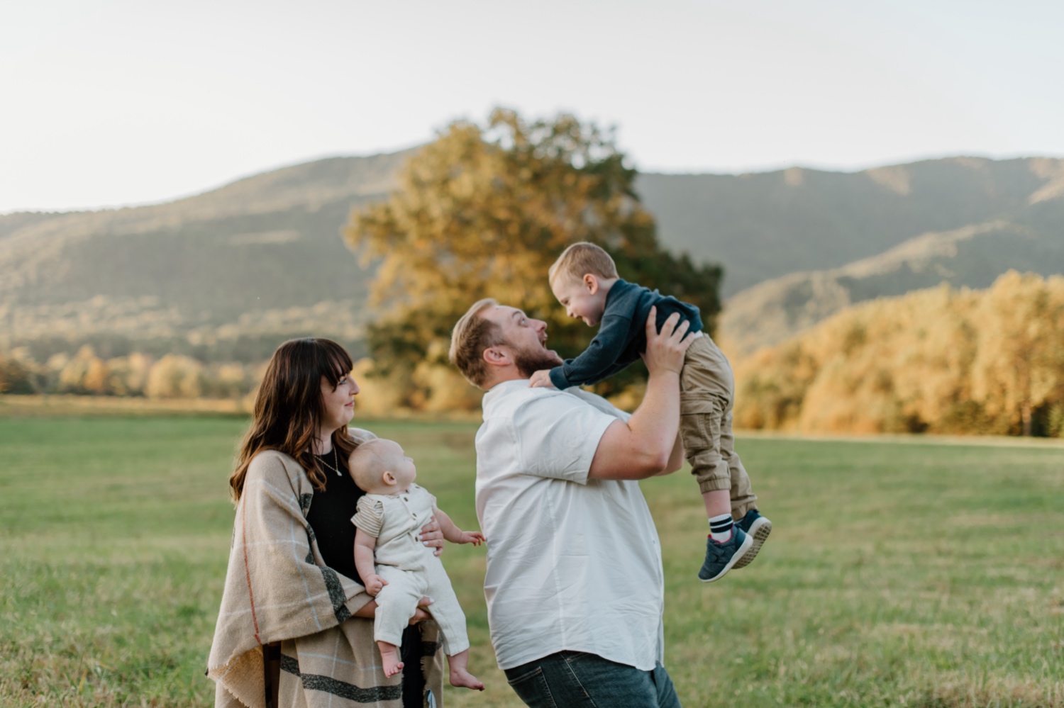 Extended Family Photography In Cades Cove Smoky Mountains