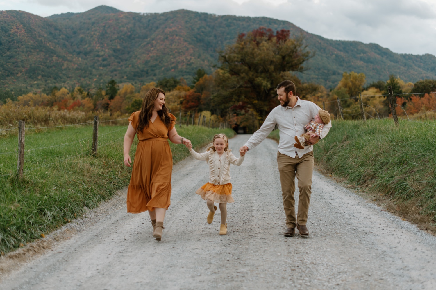 What To Wear For Fall Family Pictures In Tennessee